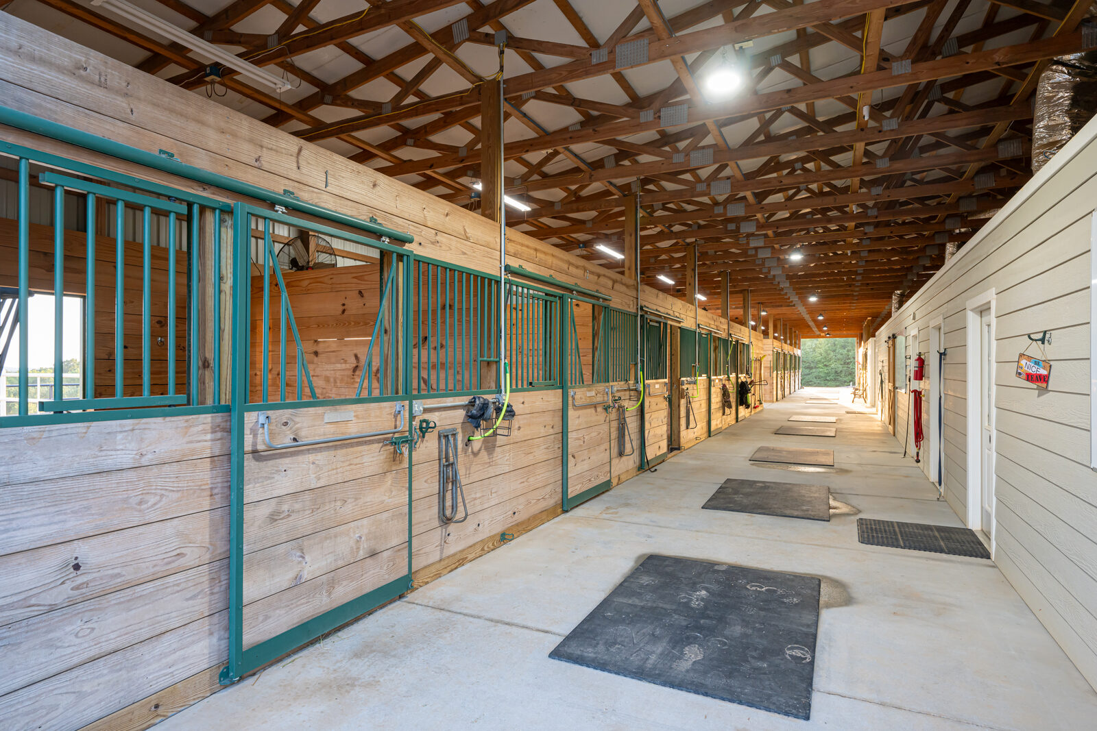 Barn stall aisle 1-10